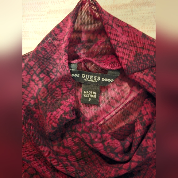 Guess Snake Skin Red Burgundy Shirt and Skirt Set - Picture 7 of 8